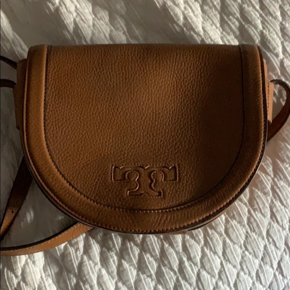 Tory Burch Saddle Crossbody in Cognac
